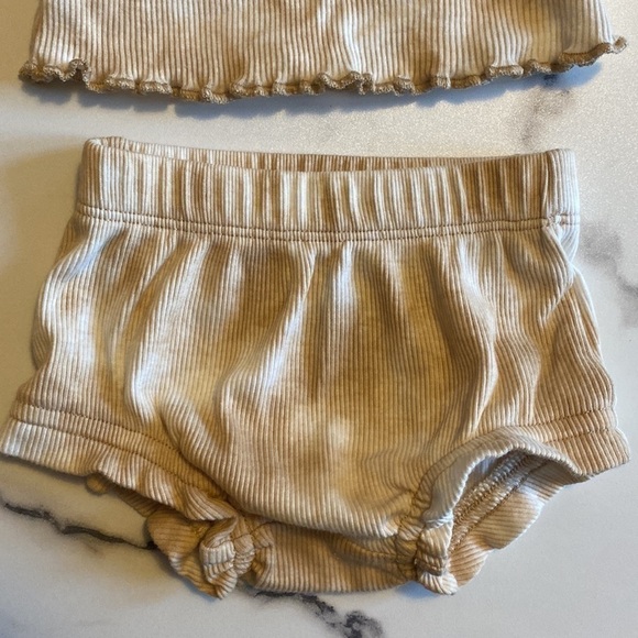 GAP Baby Newborn 100% Organic Cotton Ribbed Ruffle Tie Dye Two-Piece Outfit Set - Picture 4 of 8